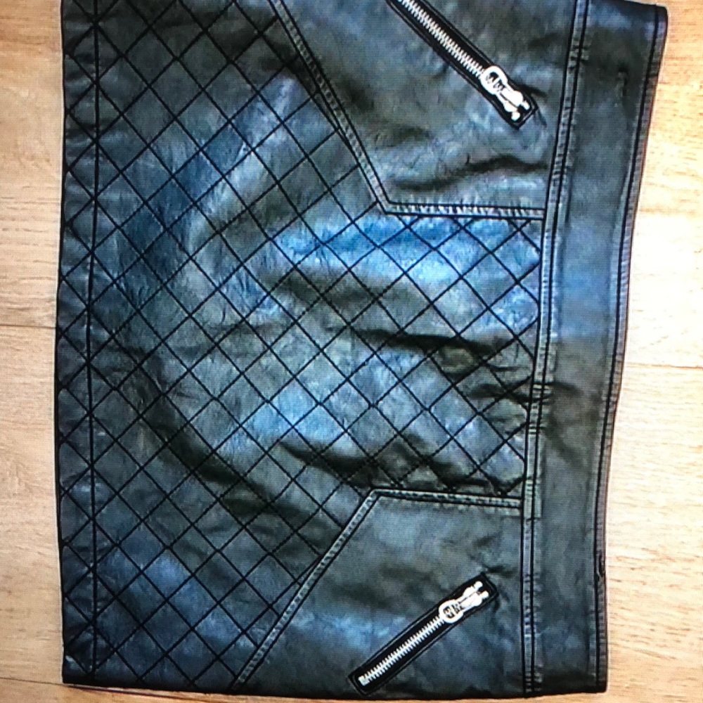 BCBGENERATION Faux leather skirt women’s small quilted kindle sleeve Goth